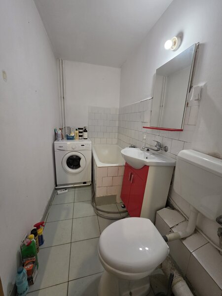 Piata Muncii, 5 minute metrou, pe Apostol Margarit, bloc 1987, reabilitat