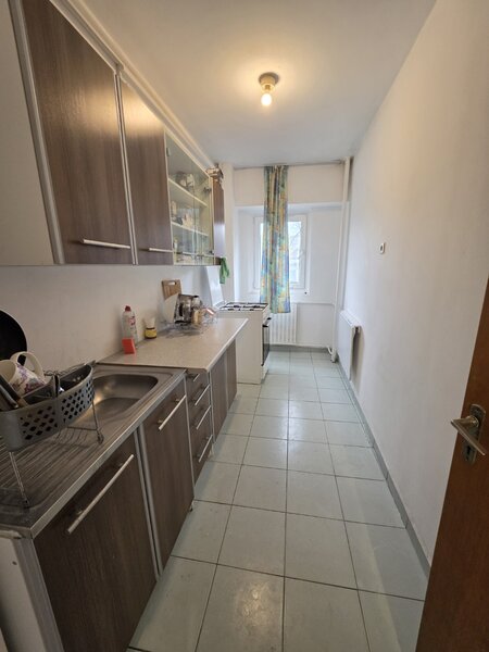 Piata Muncii, 5 minute metrou, pe Apostol Margarit, bloc 1987, reabilitat