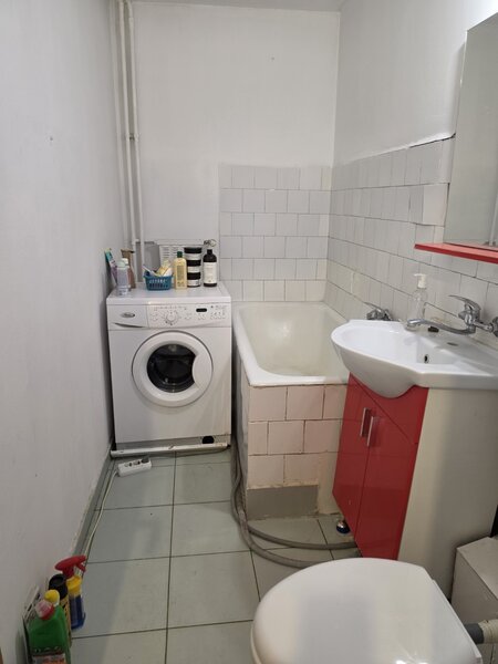 Piata Muncii, 5 minute metrou, pe Apostol Margarit, bloc 1987, reabilitat