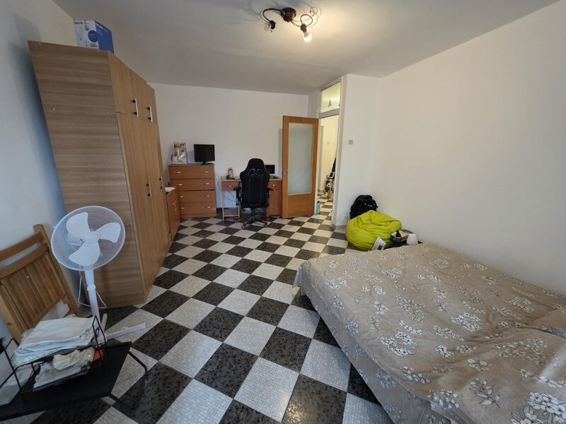 Piata Muncii, 5 minute metrou, pe Apostol Margarit, bloc 1987, reabilitat