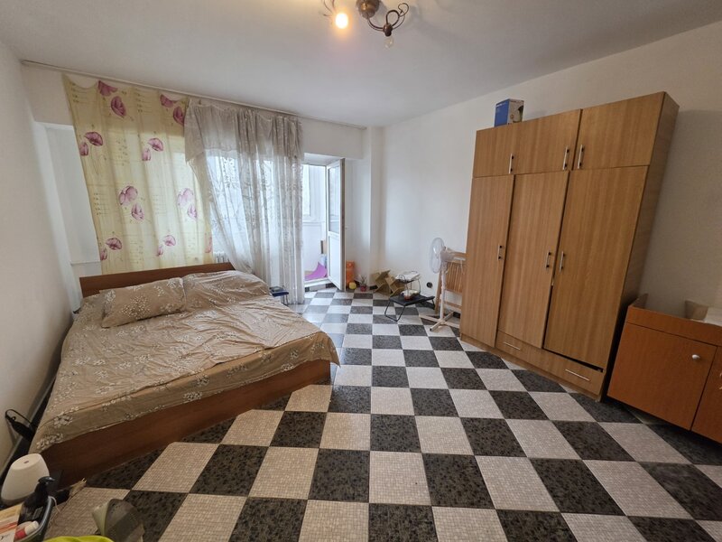 Piata Muncii, 5 minute metrou, pe Apostol Margarit, bloc 1987, reabilitat